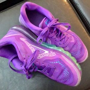 Nike air max sneakers size 7. Gorgeous purple!